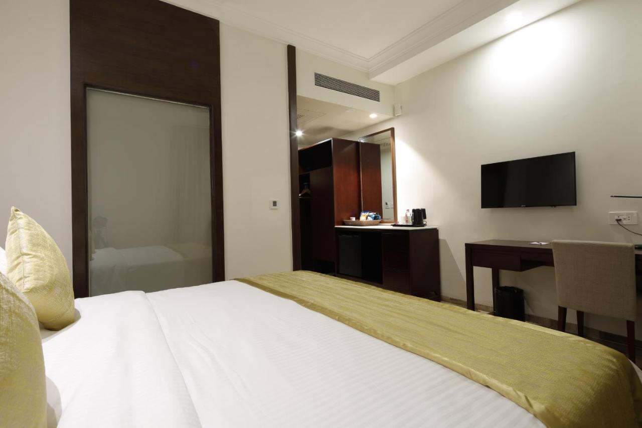 Regenta Inn Ranip Ahmedabad Bagian luar foto