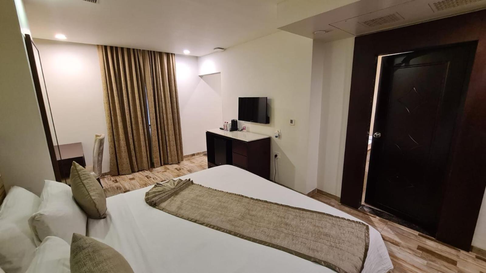 Regenta Inn Ranip Ahmedabad Bagian luar foto