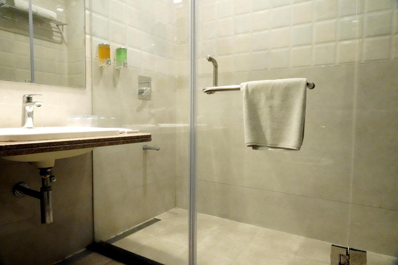Regenta Inn Ranip Ahmedabad Bagian luar foto