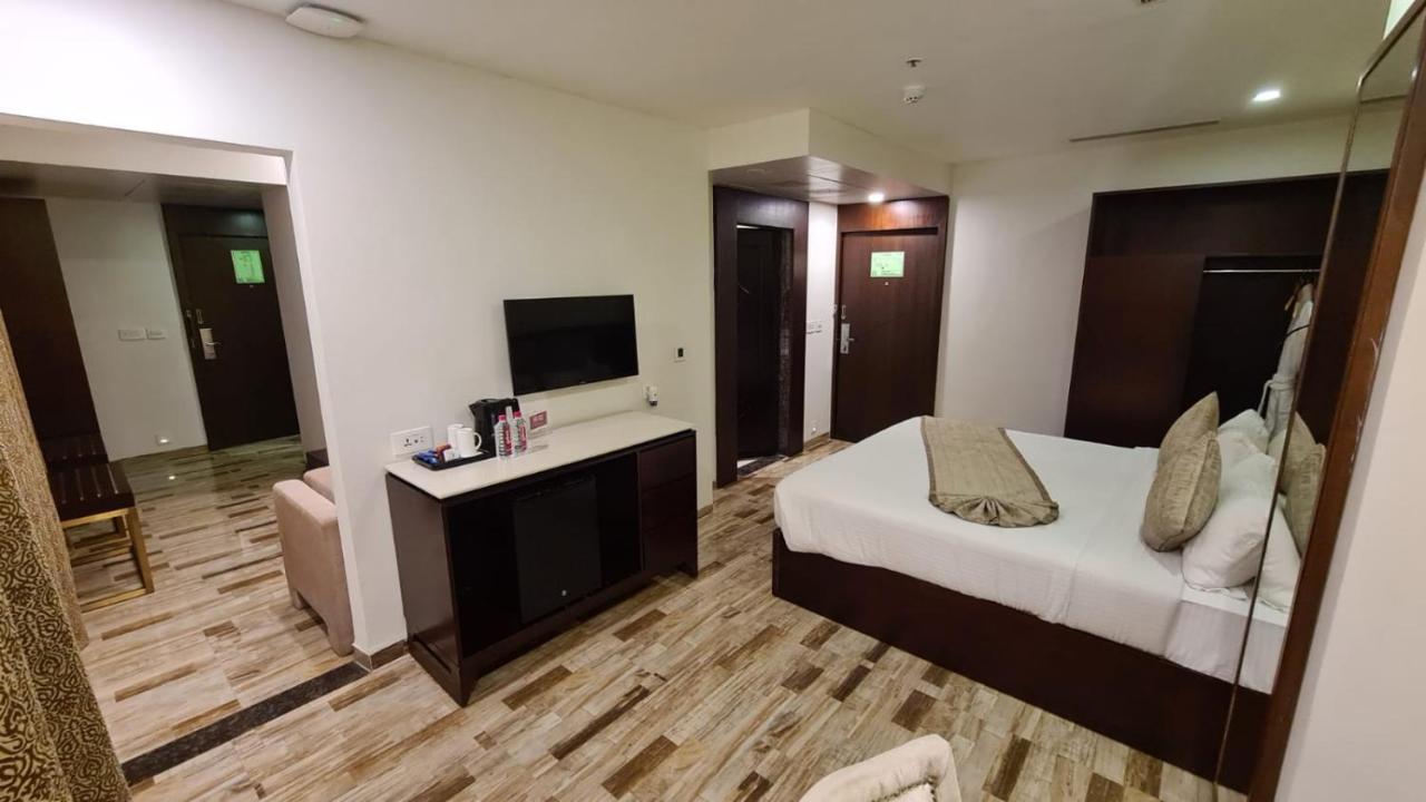 Regenta Inn Ranip Ahmedabad Bagian luar foto