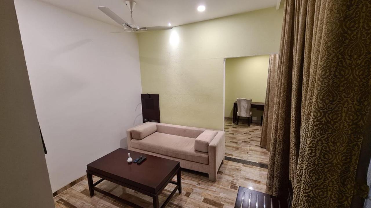 Regenta Inn Ranip Ahmedabad Bagian luar foto