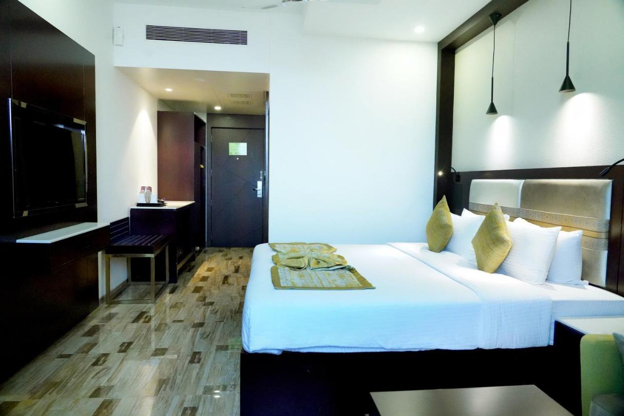 Regenta Inn Ranip Ahmedabad Bagian luar foto
