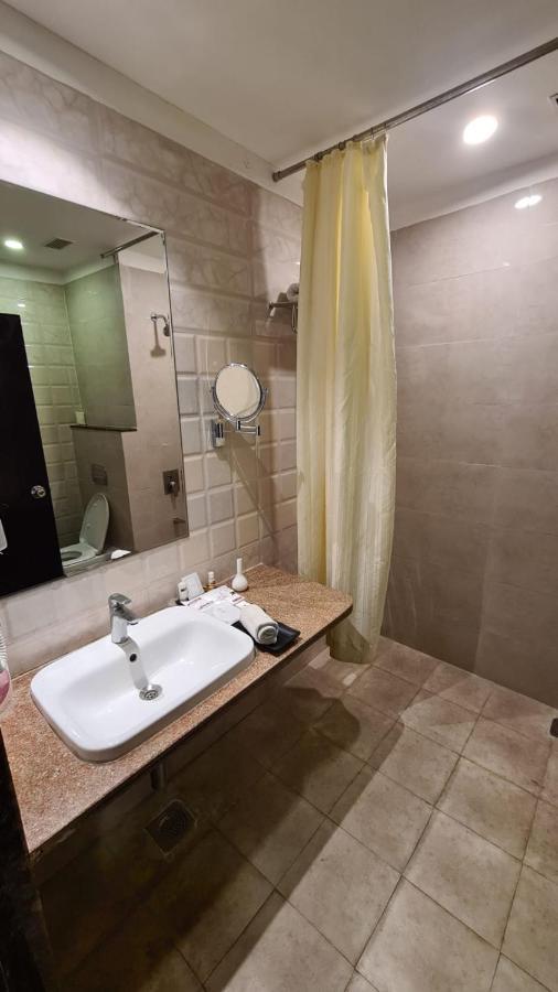 Regenta Inn Ranip Ahmedabad Bagian luar foto