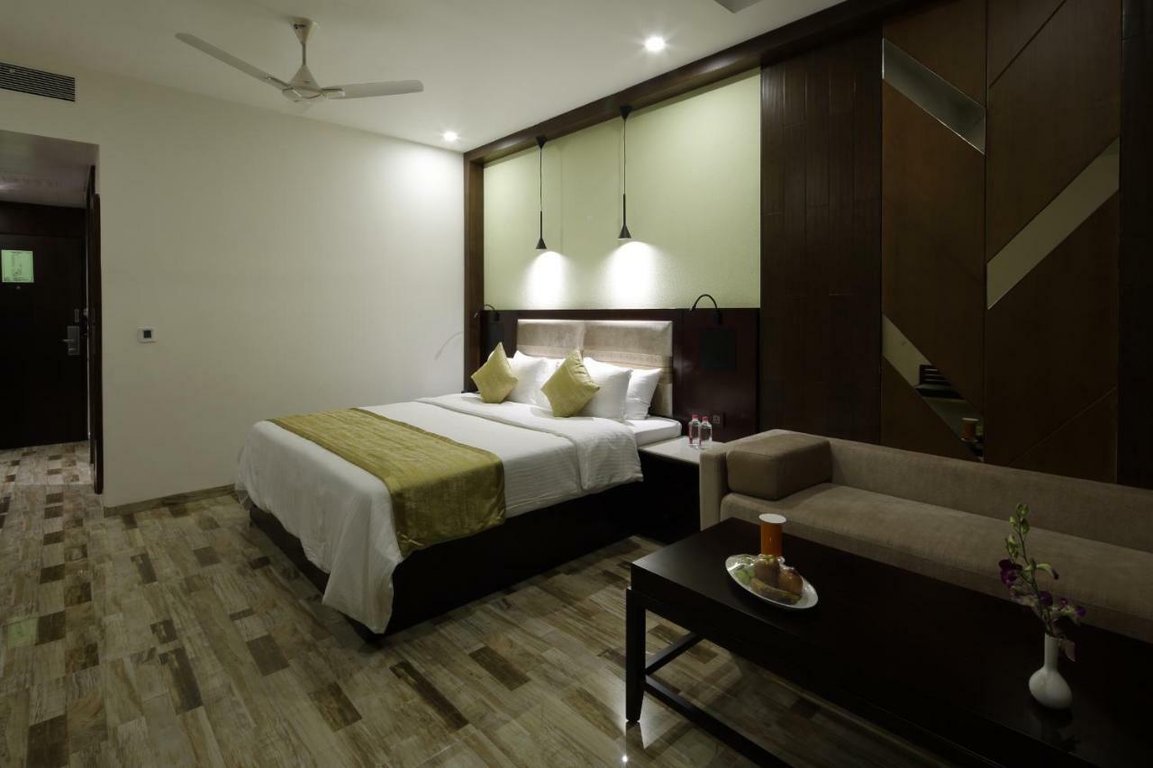 Regenta Inn Ranip Ahmedabad Bagian luar foto