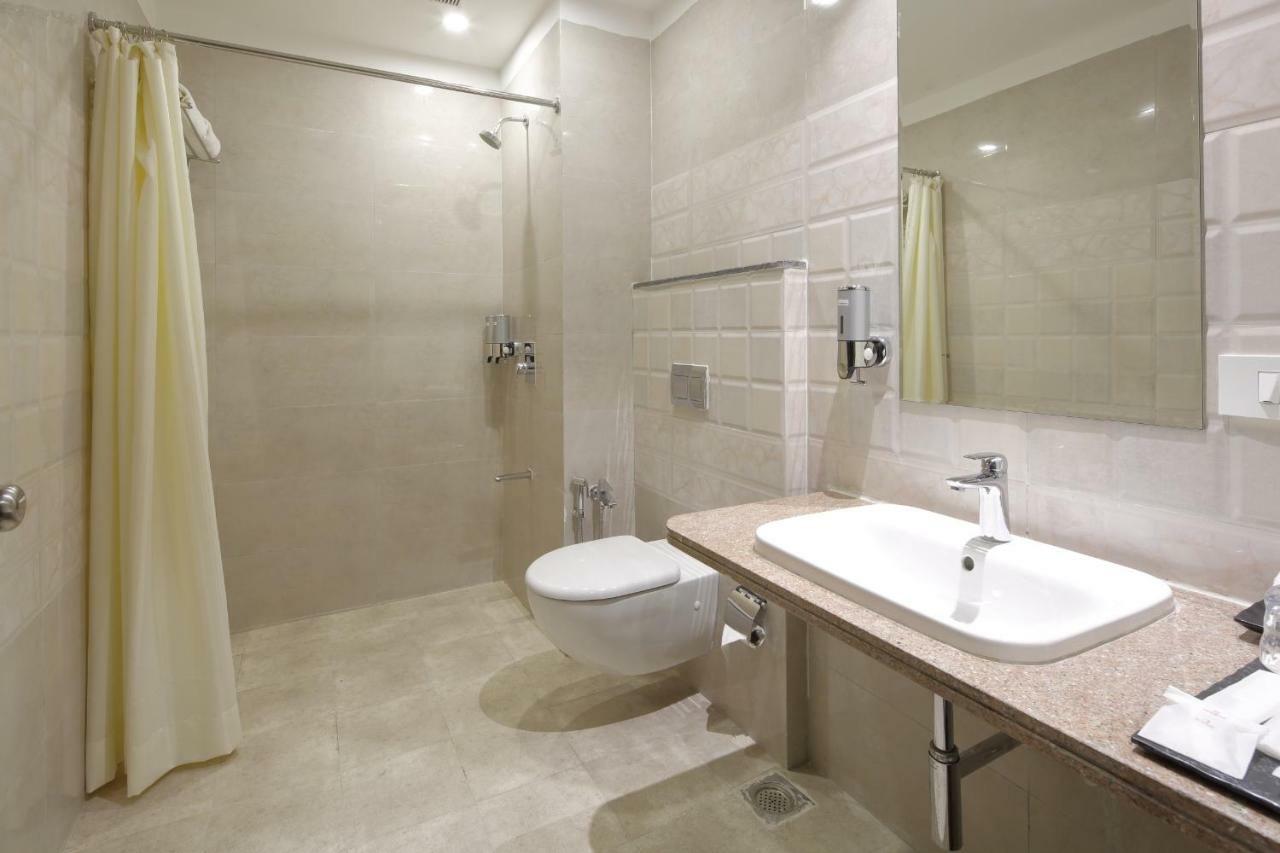 Regenta Inn Ranip Ahmedabad Bagian luar foto
