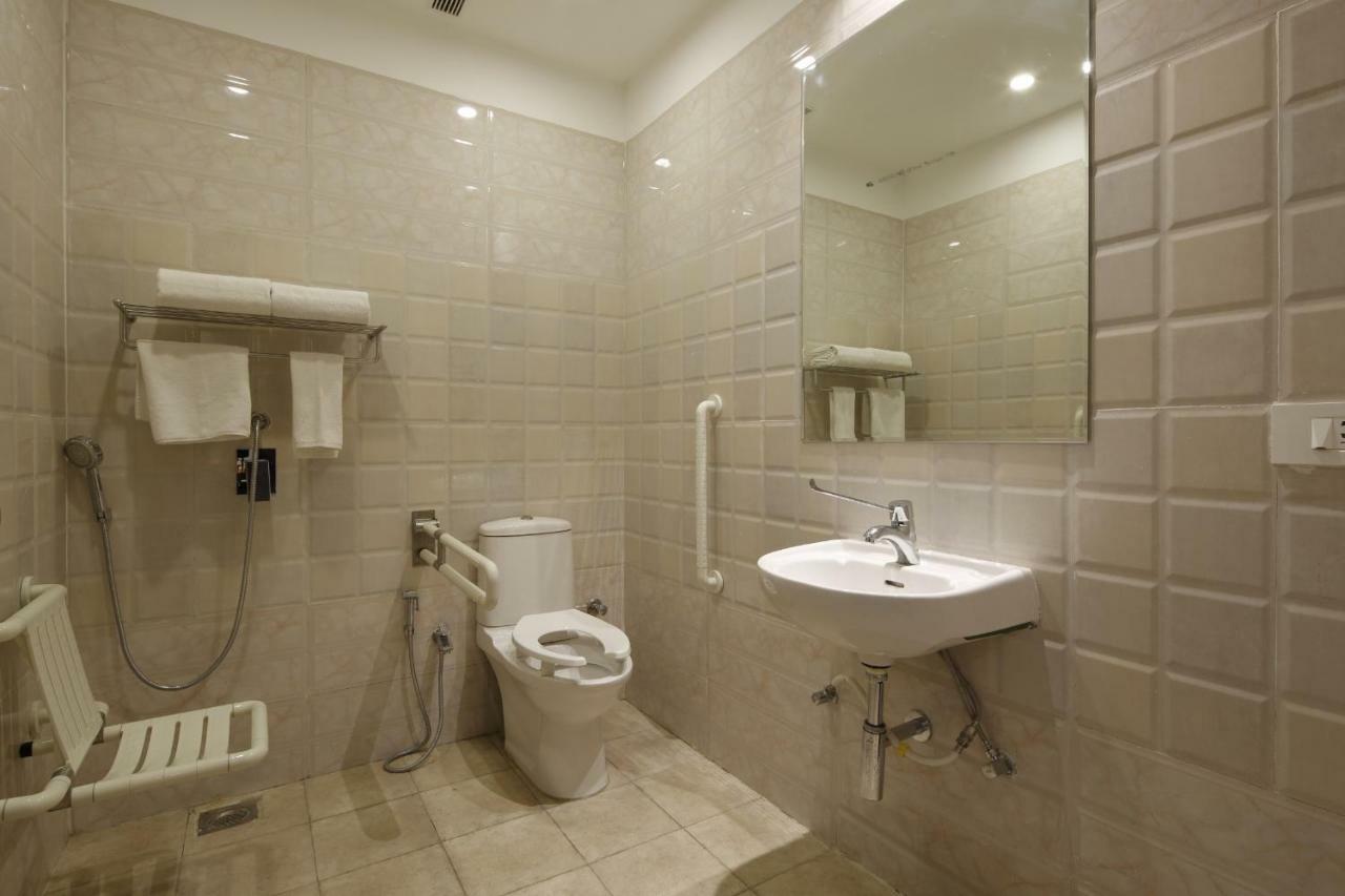 Regenta Inn Ranip Ahmedabad Bagian luar foto