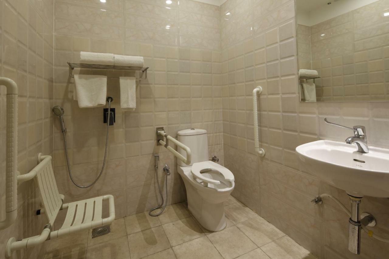 Regenta Inn Ranip Ahmedabad Bagian luar foto